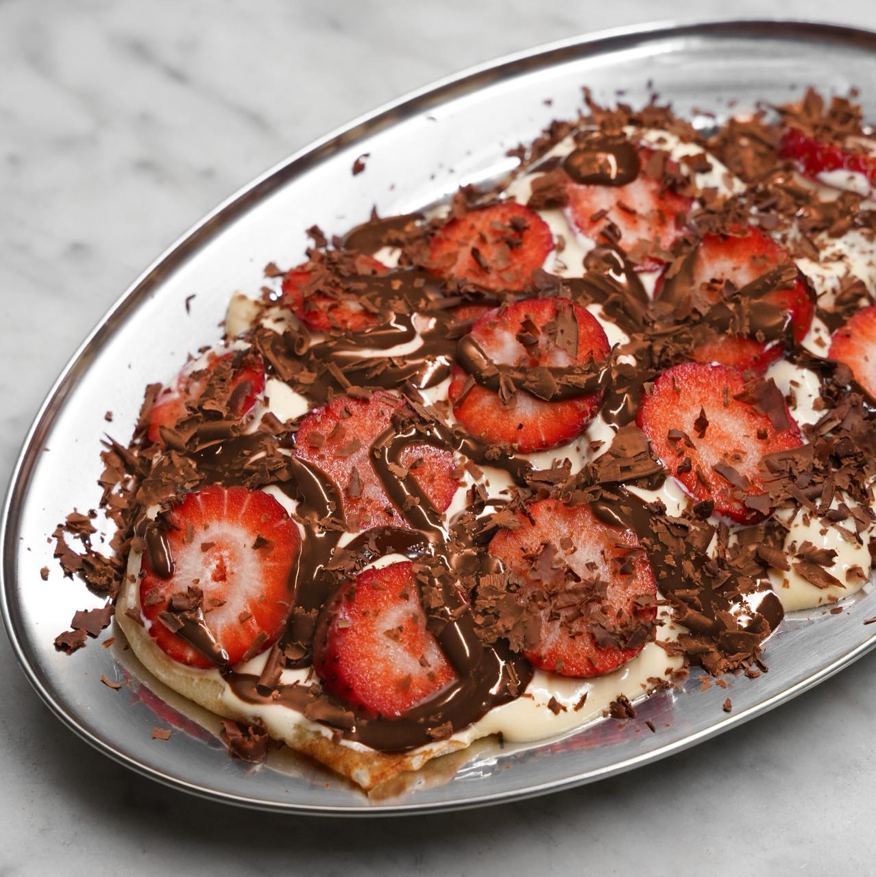 PANCAKES WITH STRAWBERRIES AND CHOCOLATE